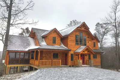 Image de Mountain Chic Escape w/ Hot Tub & Fireplace