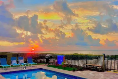 Image de Island Kisses: Beachfront Duplex, Centrally located, remodeled, Pet Friendly!