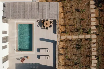 Image de Villas de luxe avec vue magnifique sur la piscine! Taille familiale!