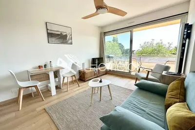 Image de T2 refait à neuf – À 2 pas du bourg et des plages