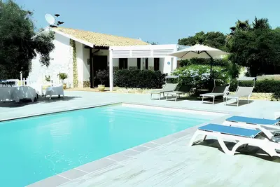 Image de Villa Hibiscus with private pool sleeps 6