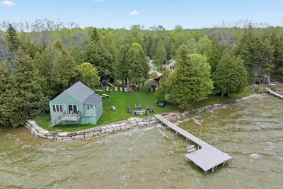 Image de Right on the water-Dog Friendly Cottage with kids playground