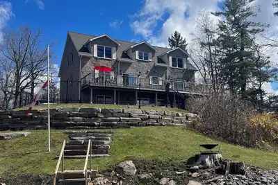 Image de Graystone House-Now Renting For Summer 2025!