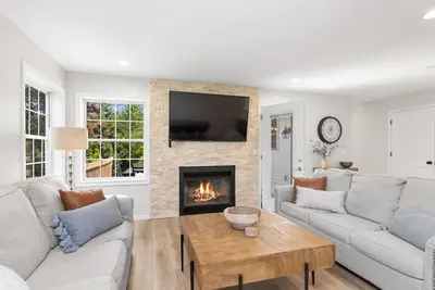 Image de Harbor School House - Private home, great outdoor space, 5 minute walk downtown