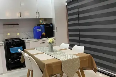 Image de Rica's Place is happy to serve you.