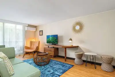 Image de Boutique Waikiki Condo • Ac • Lanai • Walk to Beach & Dining