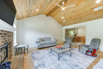 Image de Perry Family Home on 2 Acres w\/ Private Pool