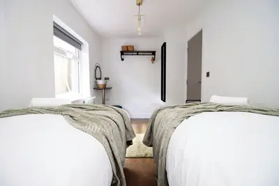 Image de North Road New Luxe Flats with Parking