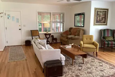 Image de Beautiful home in downtown Hendersonville peaceful comfy very near Ecusta trail