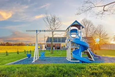 Image de Backyard Getaway•Amish Farmland•Hot tub•Fire pit