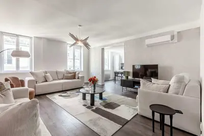 Image de Sweett | Temple A5 - Trois Chambres Appartement, Couchages 9