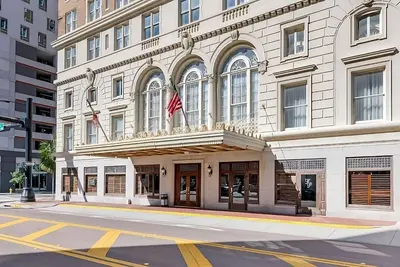 Image de Luxe Living: Indulge in Downtown Tampa's Finest Accommodations! 4 Rooms