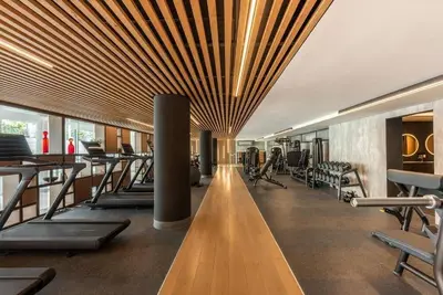 Image de Explore and Indulge: Modern Luxury Awaits in Our Pet-Friendly Haven!