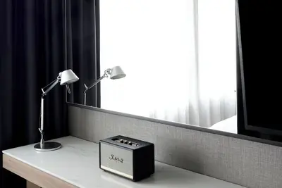 Image de Serene Retreat: Discover Contemporary Comfort in a Lively District!