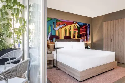 Image de Vibrant Nights, Restful Days: Experience Luxury Living in the Heart of the City!