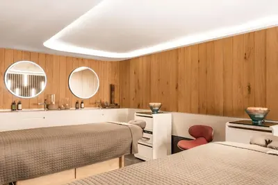 Image de Relax and Rejuvenate: Unwind at Our Spa-Infused Oasis in the City!