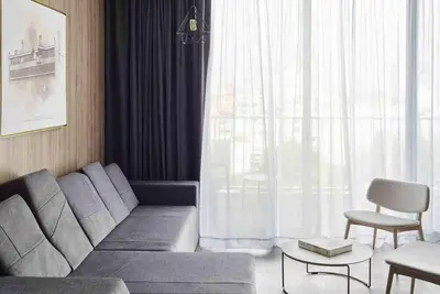 Image de Stylish Sanctuary: Pet-Friendly Retreat with Spa & Shuttle Service!