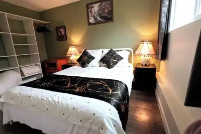 Image de Entire guest suite w/kitchen 2 Bedrooms 3 Beds