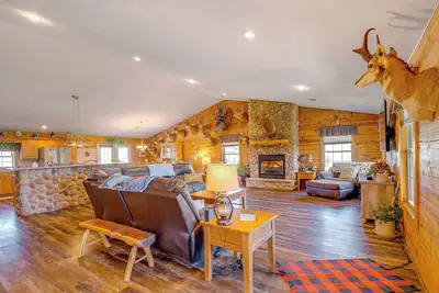 Image de Spacious Ozarks Family Home - Private Pool & Grill