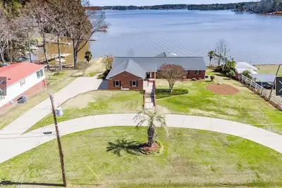 Image de 3 Br Lakefront house w\/dock at Lake Murray, Family, Fishing, Fun!