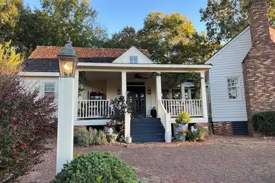 Image de Bright Country Cottage near Madison Georgia on 125 Acre Farm!