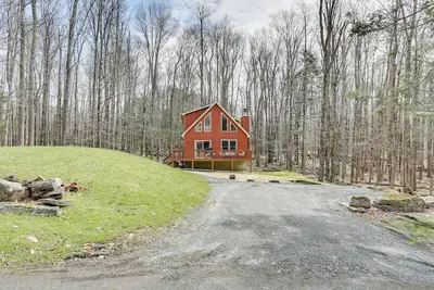 Image de Lake Wallenpaupack Summer Getaway w/ Pool Access!