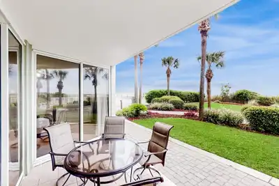 Image de Ocean-view condo with beach access, hot tub, outdoor pool, gym, Bbq, patio