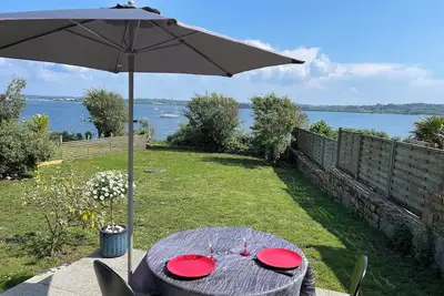 Image de ❤️Rare Maison Pieds Dans L'eau, Incroyable vue Mer, Sports Nautiques, Randonnées