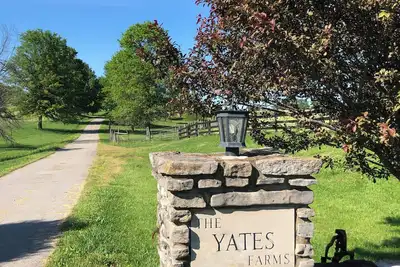 Image de Bluegrass Farmhouse located on large farm near Louisvillle