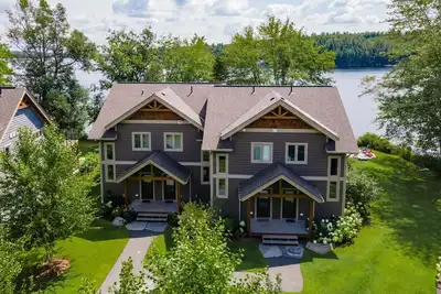 Image de 2 bed 1. 5 bath cottage on Lake Muskoka
