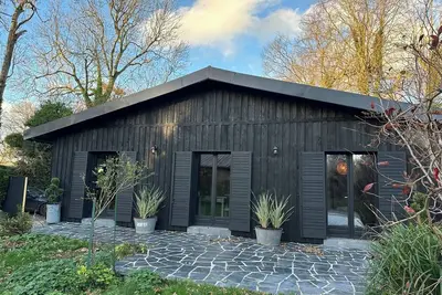 Image de Maison de campagne exposée sud, à 5mm de la mer, idéal pour les familles.