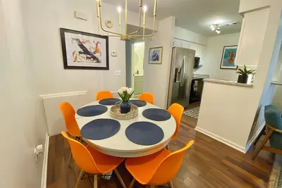 Image de Jet'S Hangar:  Walkable, Pet-Friendly, Renovated Game Day Townhome!