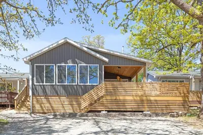 Image de The Harbor @ Lighthouse Lodge – Lakefront Home with Covered Porch & Boat Slip Ac