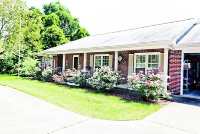 Image de Phenix City Home w\/ Pool, Close to Fort Benning, great for the entire family!