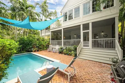 Image de Escape to \"Oasis on 18th\" w/ Private Heated Pool in the Kw Golf Club Sanctuary!