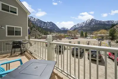 Image de Spacious Ouray Townhouse w\/ Spectacular View!