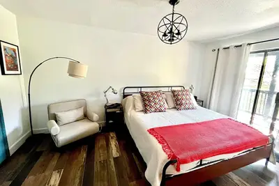 Image de Cozy Luxe Ski Cabin Kid & Dog Friendly. New Hot Tub! !