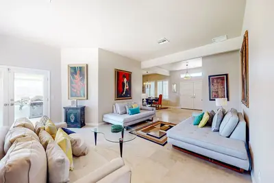 Image de Dog-friendly home with desert & mountain views, washer\/dryer, fireplace, patio
