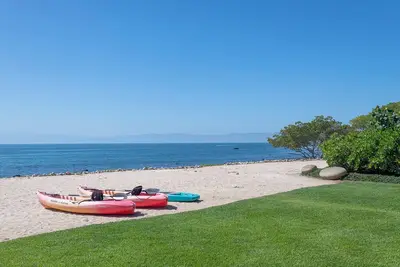 Image de By Owner Ocean Front 5 beds Villa w/ full staff/Two Golf carts Inside Punta Mita