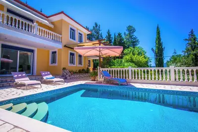 Villa 'Eleanor Geni' avec vue sur la mer, Wi-Fi et climatisation