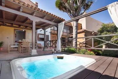 Image de Maison de vacances 'La Casona De La Rambla' avec vue sur la mer, jardin, baignoire d'hydromassage