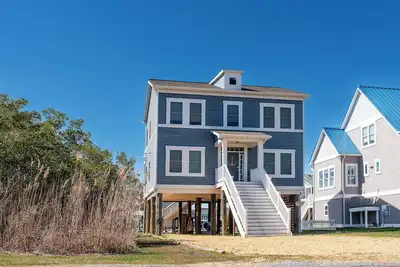 Image de Anchor's Away - Waterfront, Pet Friendly, Pools!