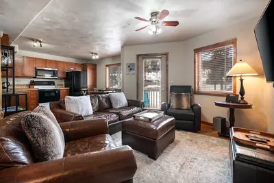 Image de Ski in/walk out, Jetted tub, close to Whitefish Lake