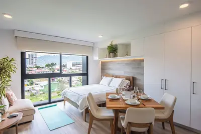Image de Queen Bed Yogui Studio apartment + Rooftop Hot Tub