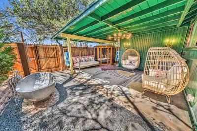 Image de Birds Eye View | Sauna, Cold Plunge & Red Rocks