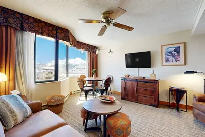 Image de Slope access with mtn views, in/outdoor pools, hot tub, sauna, gym