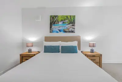 Image de Drift Away 1204 Roomy 2 bed unit with ocean views, just metres from the beach.