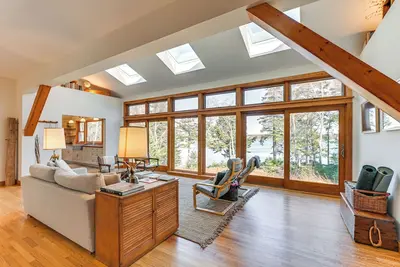 Image de Chic Addison Home w\/ Fire Pit on 8 Private Acres!