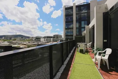 Image de 3 BRs topfloor view@Heart of Canberra free parking