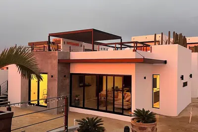 Image de Casita by the Sea\nPool, Modern, private rooftop, king beds\n2 minute to beach!